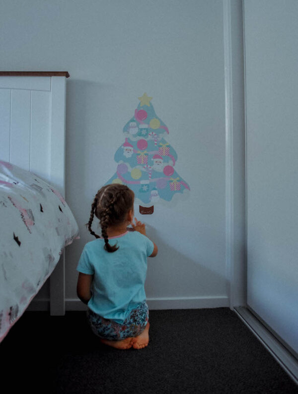 Besos_&_Co_Interactive_Christmas_Tree_Wall_Stickers_for_Play